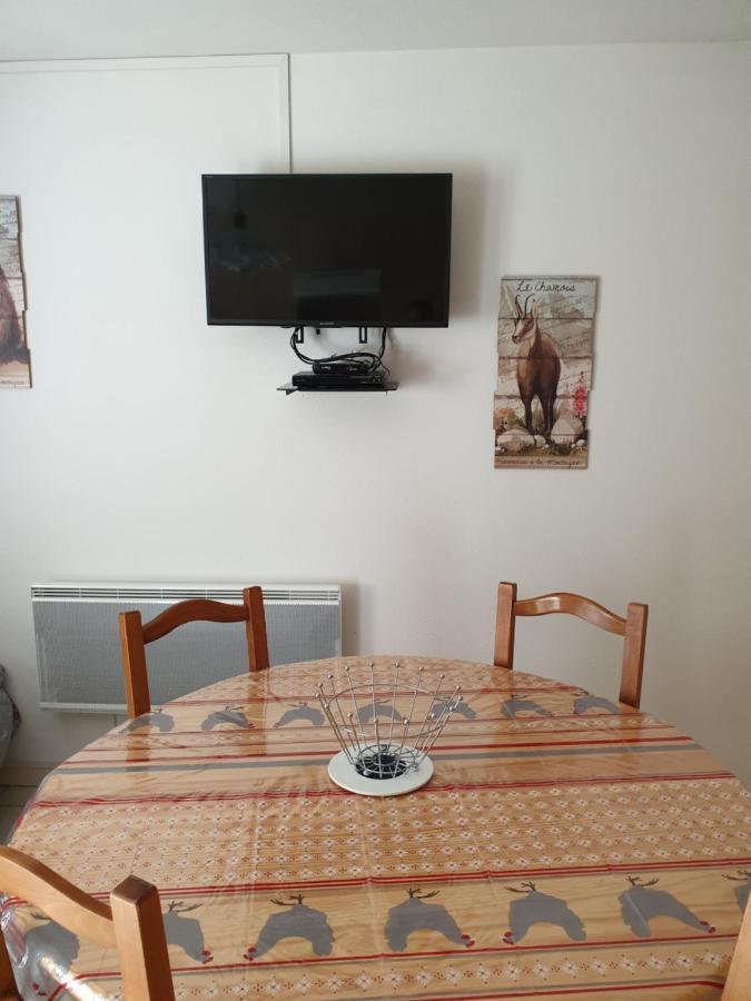 Jolie A Apartment